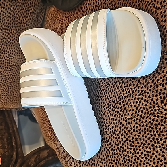 Addidas Platform Adilette Slides - Picture 3 of 4